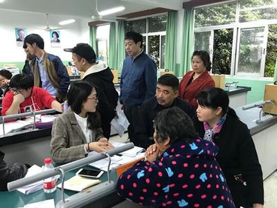 家校共育新探索 前進街道眾安前進初中召開“聯(lián)診式”家長會