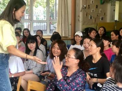 家園同心共筑，圓滿龍堡童年——龍之堡家庭教育成長中心開學(xué)第一課暨班級(jí)家長會(huì)圓滿舉行